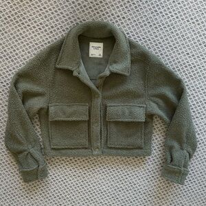 Abercrombie & Fitch A & F Cropped Sherpa Jacket • Sz XS